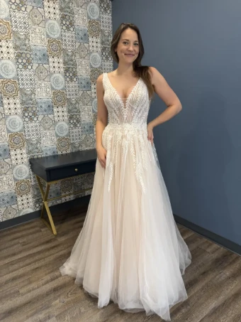 *Exclusively at Bestow* Style #Della #0 default thumbnail