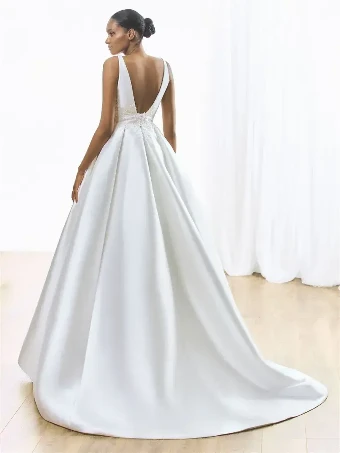 Pronovias Style #Evinha #1 thumbnail
